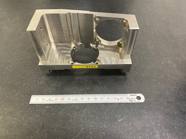 位置公差0.03mmの総削り出し加工の加工品